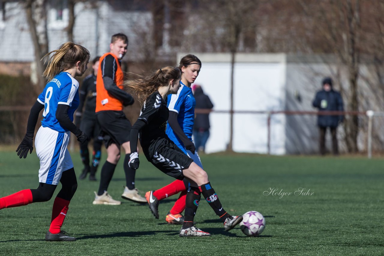 Bild 372 - B-Juniorinnen Halbfinale SVHU - Holstein Kiel : Ergebnis: 3:0